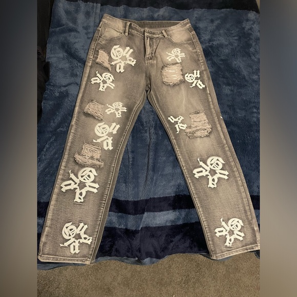 Embroidered Ripped Jeans - Picture 2 of 9